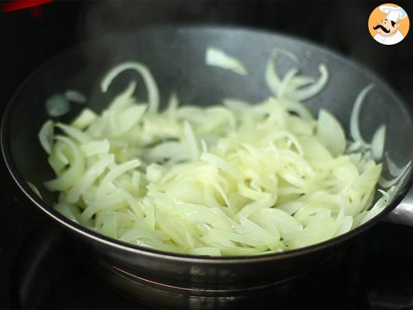 Flammekueche, alsacelaisittain flammattu torttu - Valmistelu askel 4