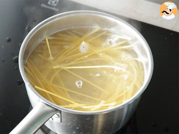 Avokadopasta carbonara - Valmistelu askel 1