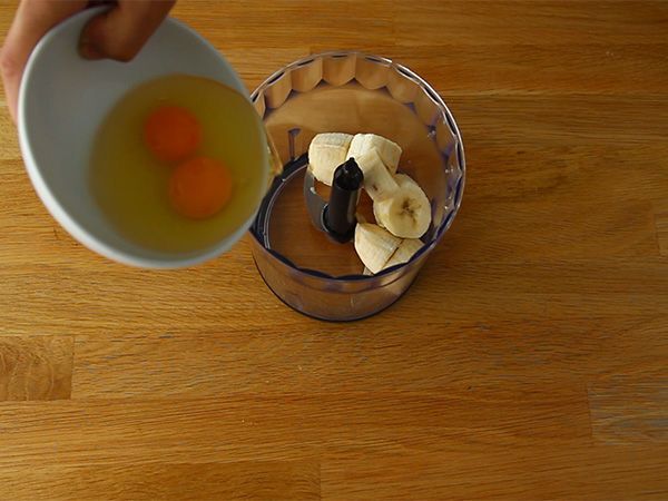 Nopeat gluteenittomat banaanipannukakut (banaanit + munat) - Valmistelu askel 1