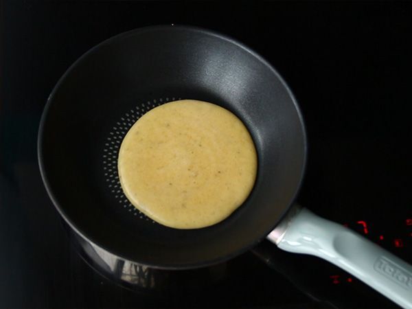 Nopeat gluteenittomat banaanipannukakut (banaanit + munat) - Valmistelu askel 3