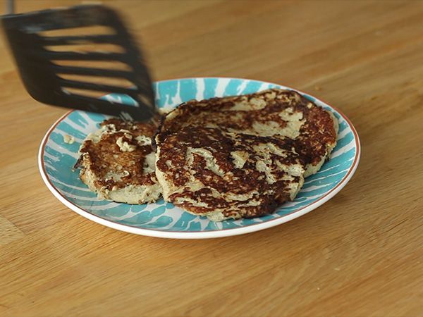 Nopeat gluteenittomat banaanipannukakut (banaanit + munat) - Valmistelu askel 4