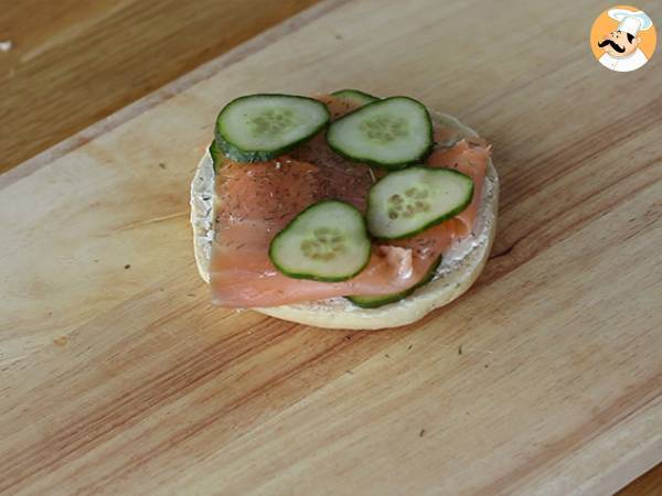 Lohi bagel, kurkku ja tuorejuusto - Valmistelu askel 3