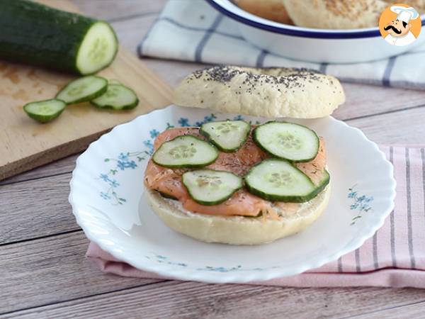 Lohi bagel, kurkku ja tuorejuusto - Valmistelu askel 4