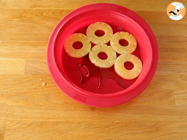 Helppo ananaksella ylösalaisin -kakku - Valmistelu askel 1