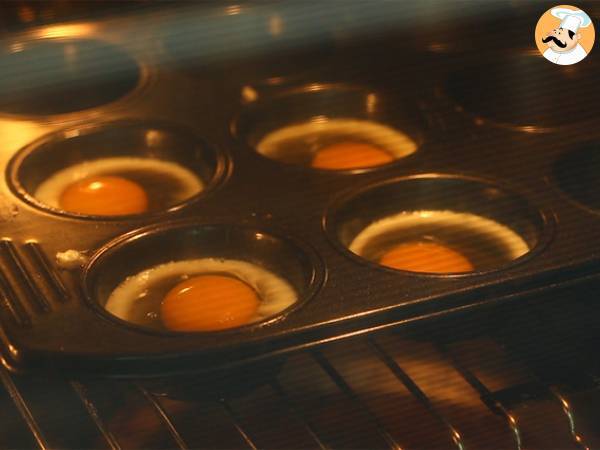 Englantilaiset muffinssit kananmunalla ja pekonilla - Valmistelu askel 2