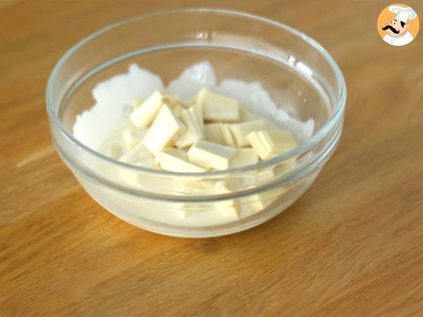 Valkosuklaa vadelma pannukakkutukki - Valmistelu askel 7