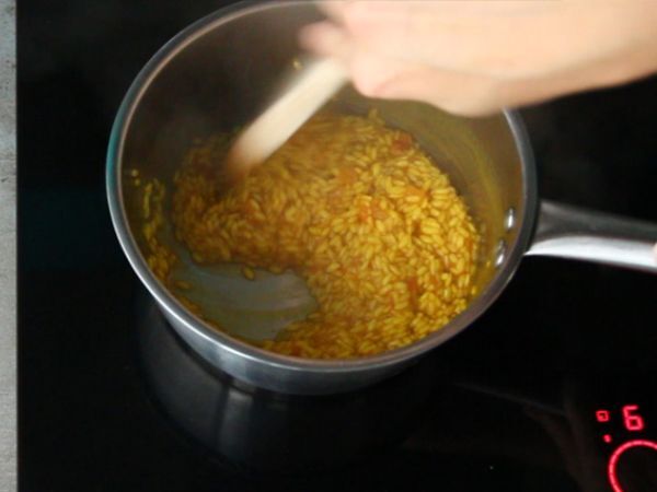 Kampasimpukoiden risotto sahramin kera - Valmistelu askel 3