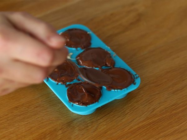 Kotitekoiset Kinder Schoko-Bons suklaat - Valmistelu askel 4