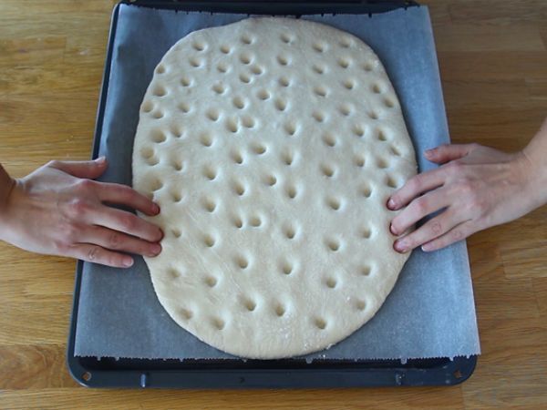 Focaccia, italialainen leipä rosmariinilla - Valmistelu askel 4