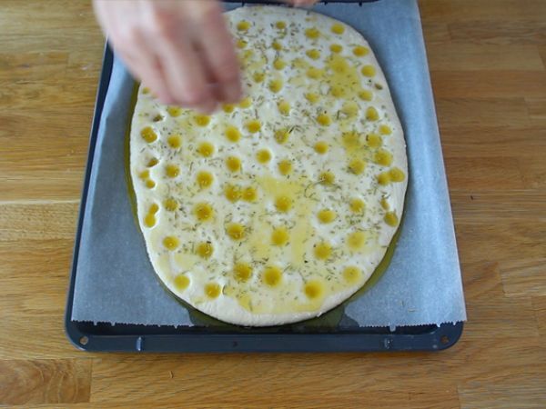 Focaccia, italialainen leipä rosmariinilla - Valmistelu askel 6
