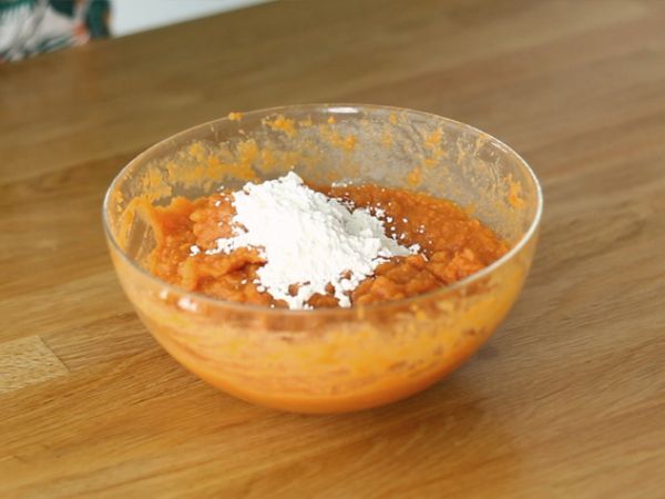Bataatti- ja kookosfondanttikakku - Valmistelu askel 3