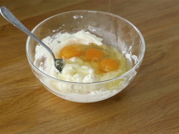 Aprikoosi-mascarponekakku - Valmistelu askel 1