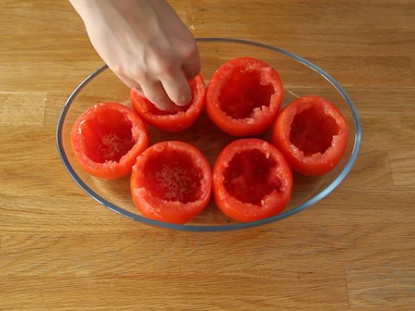 Nopeat ja helpot täytetyt tomaatit - Valmistelu askel 4
