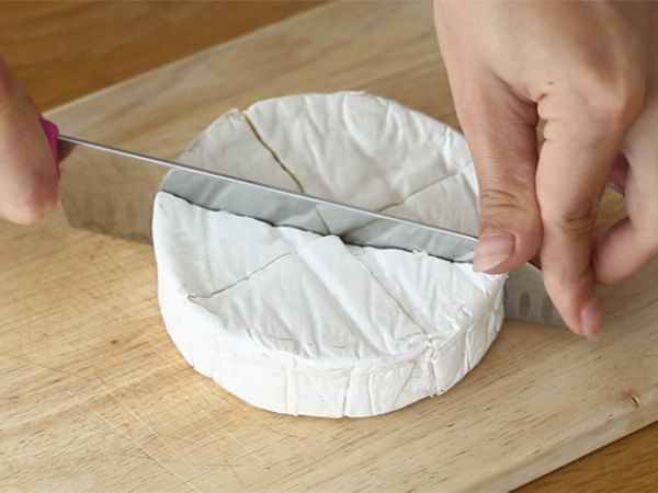 Paneroitu Camembert, sulava ja rapea - Valmistelu askel 1
