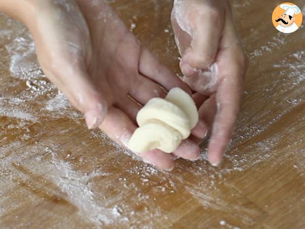 Croissantit selitetään askel askeleelta - Valmistelu askel 16