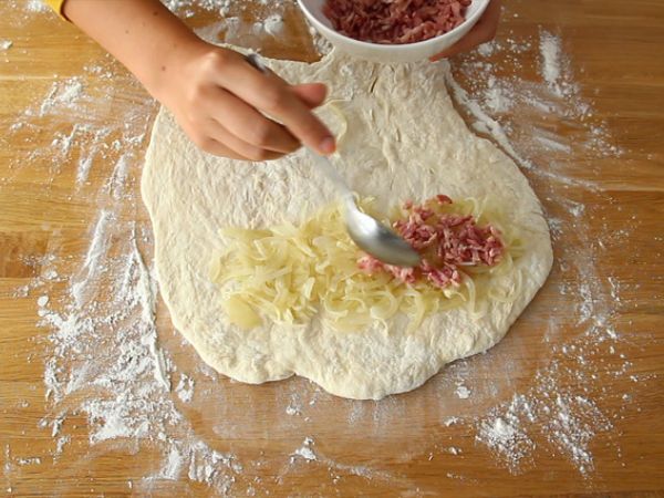 Fougasse pekonilla ja sipulilla - Valmistelu askel 4