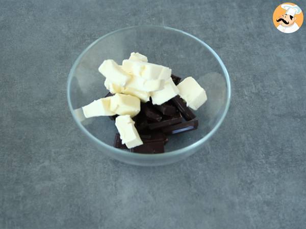 Suklaafondantti suolavoi-karamellilla - Valmistelu askel 2