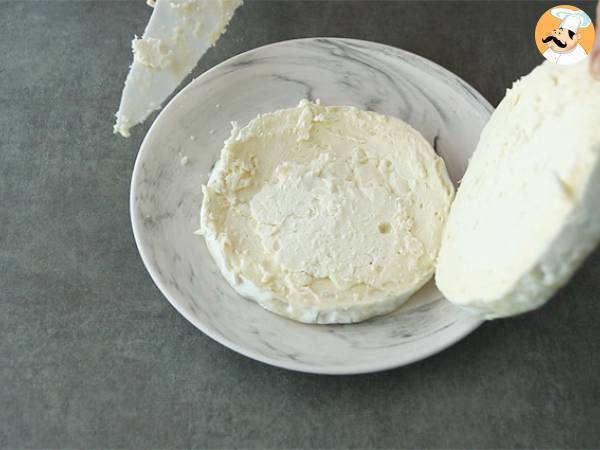 Brie aprikoosi- ja mantelitäytteellä - Valmistelu askel 1