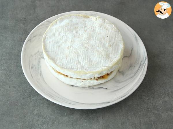Brie aprikoosi- ja mantelitäytteellä - Valmistelu askel 4