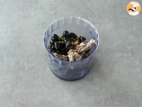 Nopea tapenade mustista oliiveista - Valmistelu askel 1