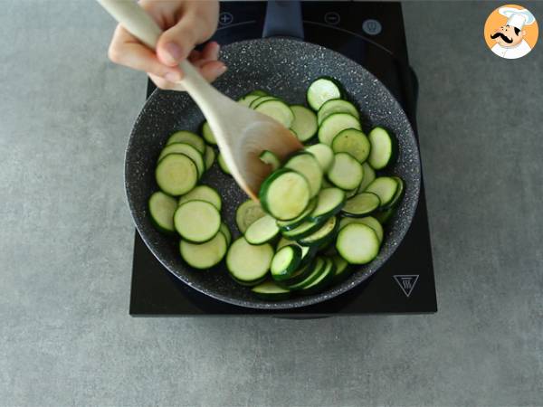 Kesäkurpitsaa ja vuohenjuustoa Clafoutis - Valmistelu askel 1