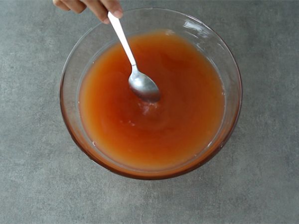 Vaaleanpunainen sangria roséviinillä - Valmistelu askel 1