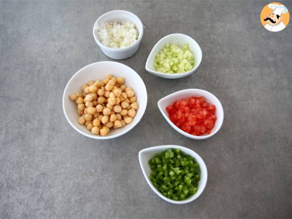 Salaattikeitto ja kikhernesalaatti - Valmistelu askel 1