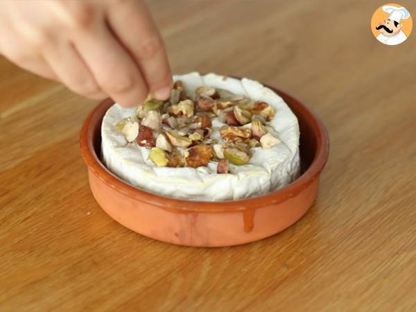 Uunissa paahdettu Camembert hunajan ja saksanpähkinöiden kera - Valmistelu askel 2