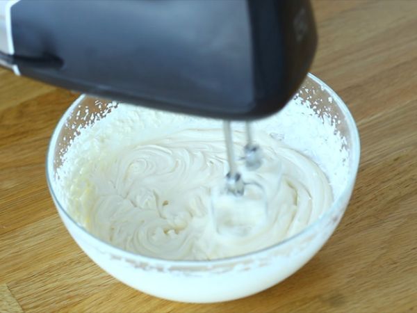 Vadelma tiramisu jouluhalko - Valmistelu askel 2