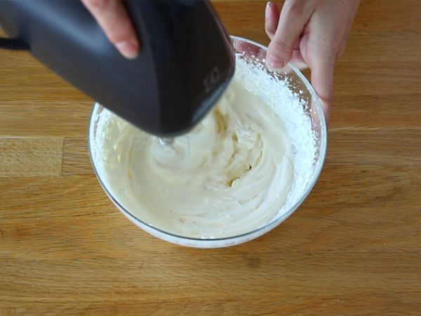 Vadelma tiramisu jouluhalko - Valmistelu askel 3