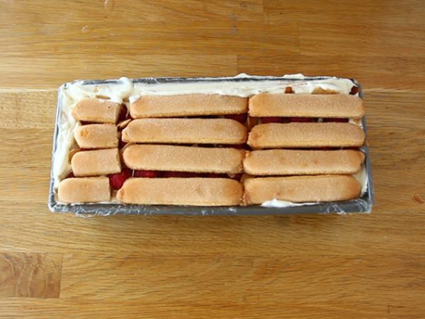 Vadelma tiramisu jouluhalko - Valmistelu askel 7