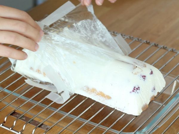 Vadelma tiramisu jouluhalko - Valmistelu askel 9