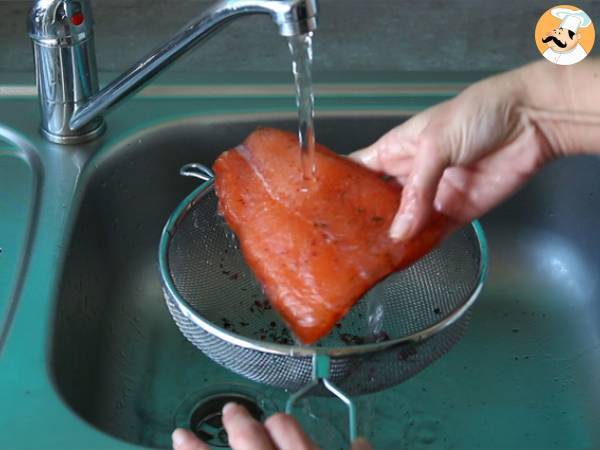 Gravlax, ruotsalaistyyppinen marinoitu lohi. - Valmistelu askel 4