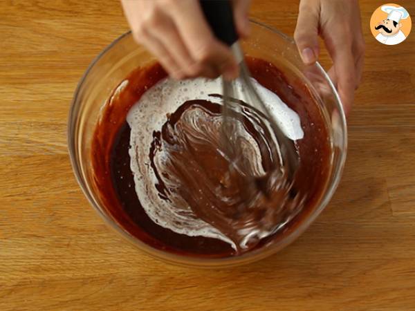 Suklaakakku mikroaaltouunissa 5 minuutissa. - Valmistelu askel 3