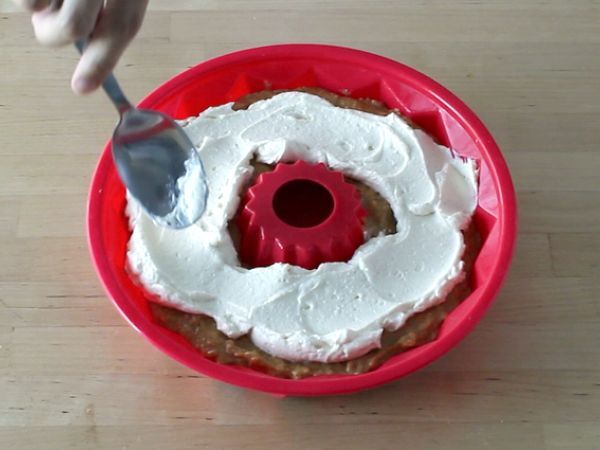 Porkkanakakku juustokakkutäytteellä - Valmistelu askel 6