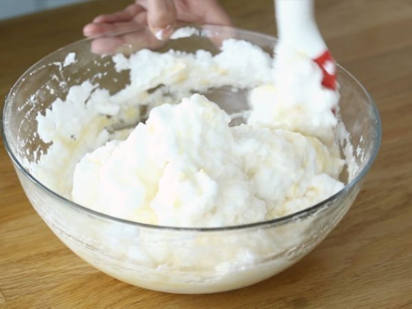 Kerroskakku mansikoiden ja mascarponekerman kanssa - Valmistelu askel 3