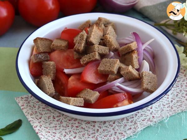 Panzanella-salaatti - Valmistelu askel 1