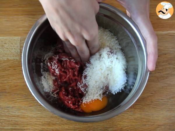 Mozzarellajuustolla täytetyt vasikanlihapullat - Valmistelu askel 2