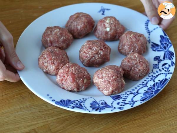 Mozzarellajuustolla täytetyt vasikanlihapullat - Valmistelu askel 4