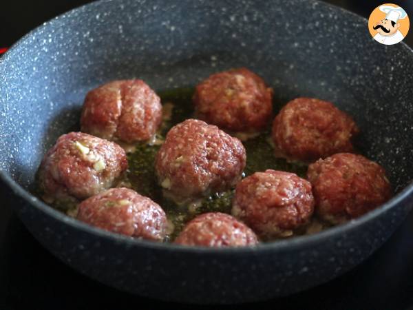 Mozzarellajuustolla täytetyt vasikanlihapullat - Valmistelu askel 5
