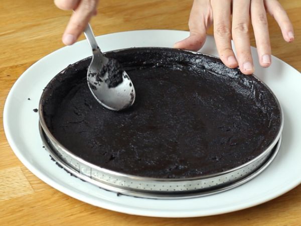 Oreo- ja suklaatorttu - Valmistelu askel 2