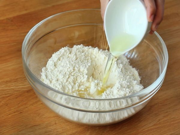 Tonnikalapasteijat kotitekoisesta taikinasta - Valmistelu askel 1