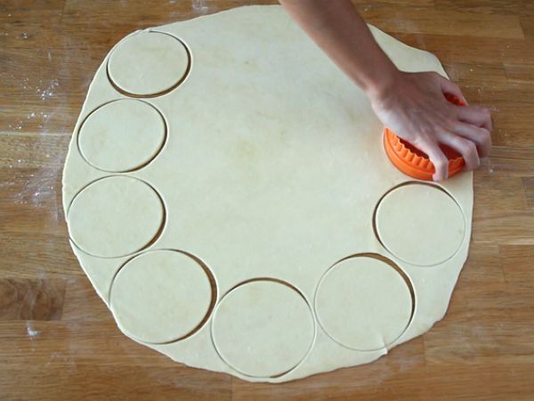 Tonnikalapasteijat kotitekoisesta taikinasta - Valmistelu askel 5