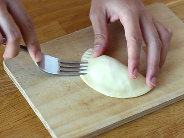 Tonnikalapasteijat kotitekoisesta taikinasta - Valmistelu askel 8