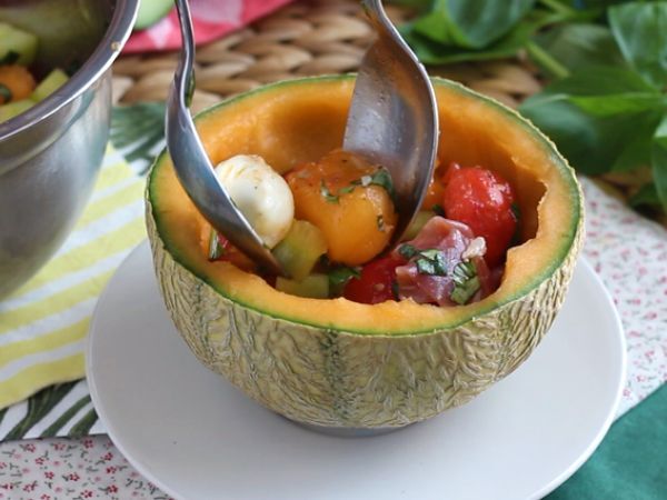 Melonisalaatti melonin päällä - Valmistelu askel 4