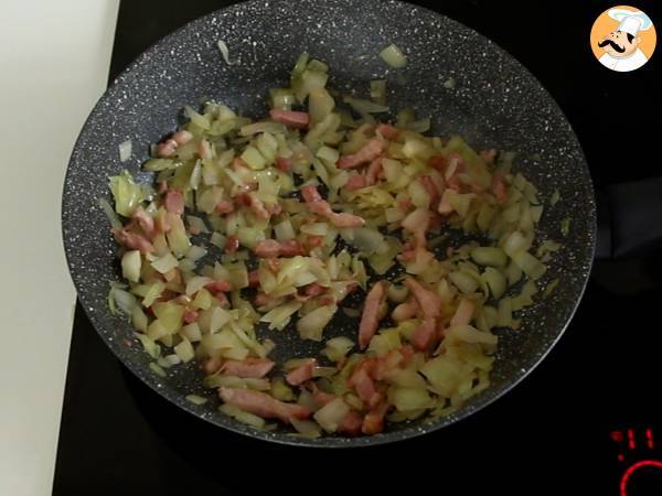 Pekonilla ja juustolla täytetyt uuniperunat - Valmistelu askel 2