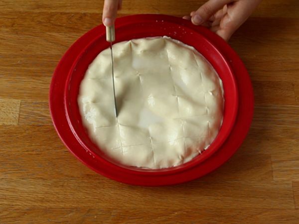 Pinaatti-, ricotta- ja munapiirakka - italialainen Torta Pasqualina - Valmistelu askel 7