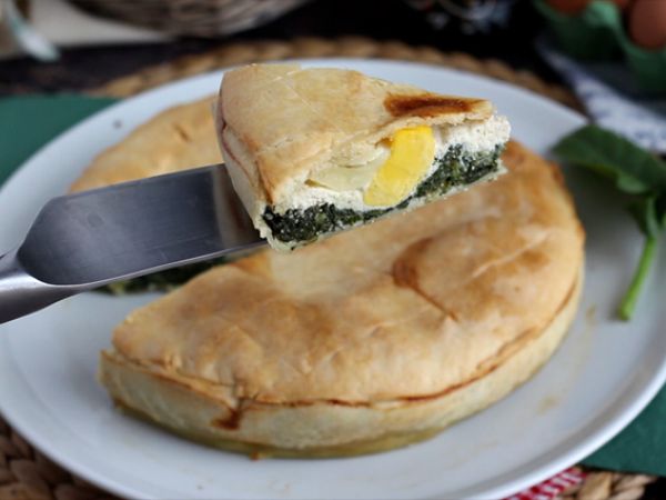 Pinaatti-, ricotta- ja munapiirakka - italialainen Torta Pasqualina - Valmistelu askel 9
