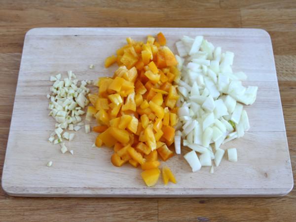 Kasvissyöjä fajitas teksturoidun soijaproteiinin kanssa - Valmistelu askel 2