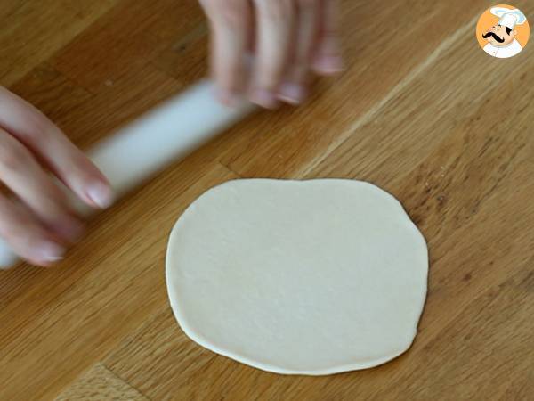 Turkkilaiset pannukakut fetalla, sitruunalla ja persiljalla - Gözleme - Valmistelu askel 5